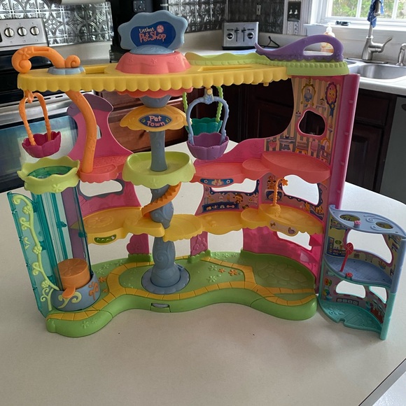 Rare Littlest Pet Shop Vintage Round and Round Pet Town 2006 Playset - Picture 1 of 14